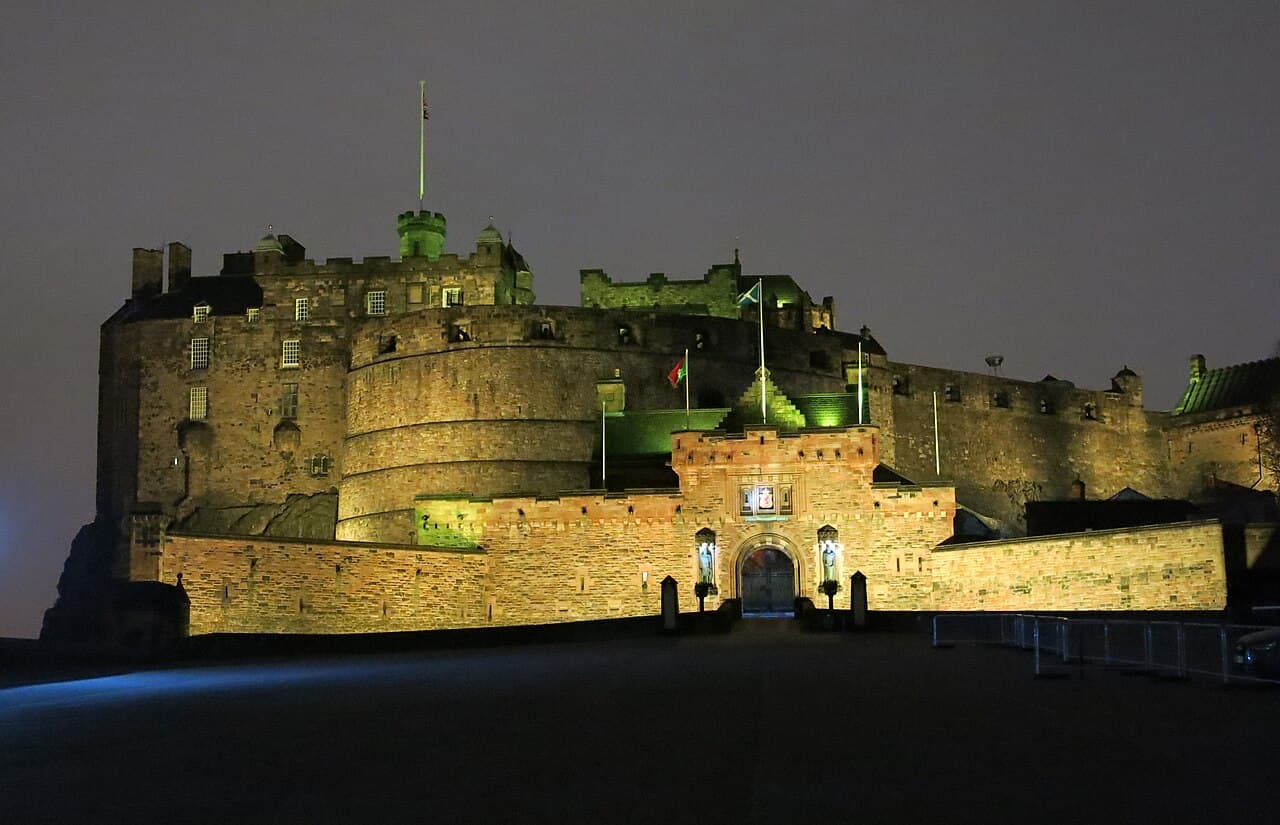 Edinburgh Castle & Royal Mile Tour — Arts & Culture in Edinburgh