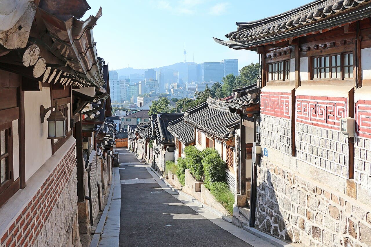 Bukchon Hanok Village & Insadong Walk β Arts & Culture in Seoul
