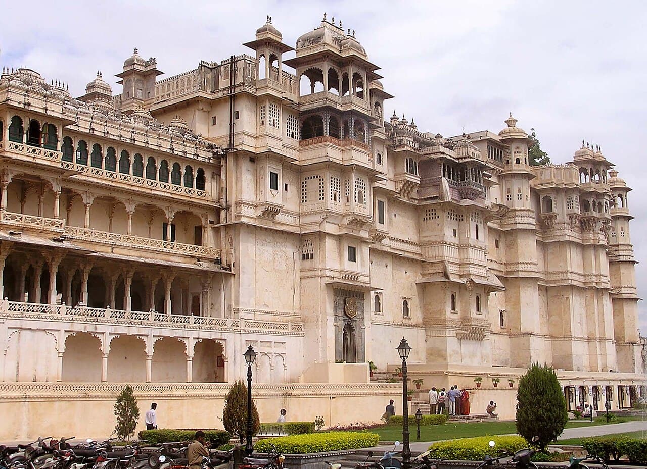 City Palace & Old City Walk — Arts & Culture in Udaipur