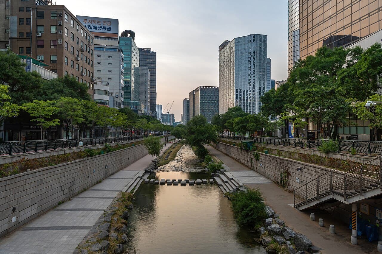 Cheonggyecheon Stream β Nature in Seoul