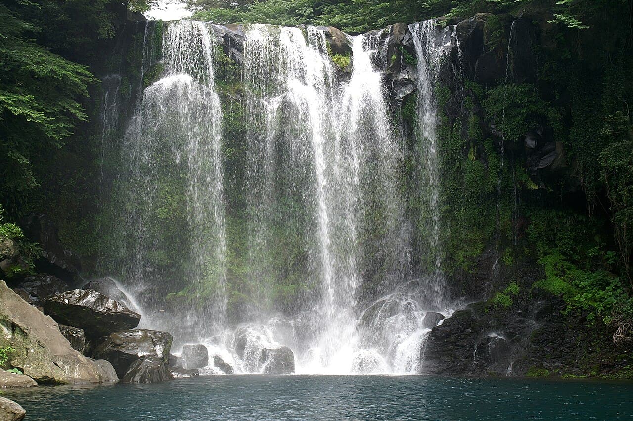Cheonjeyeon Falls β Nature in Jeju