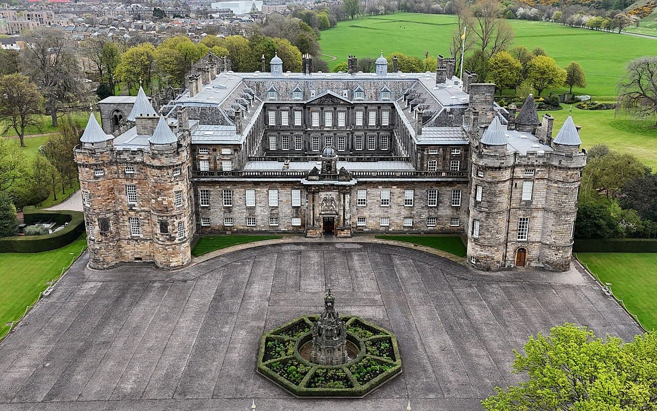 Palace of Holyroodhouse β Culture in Edinburgh